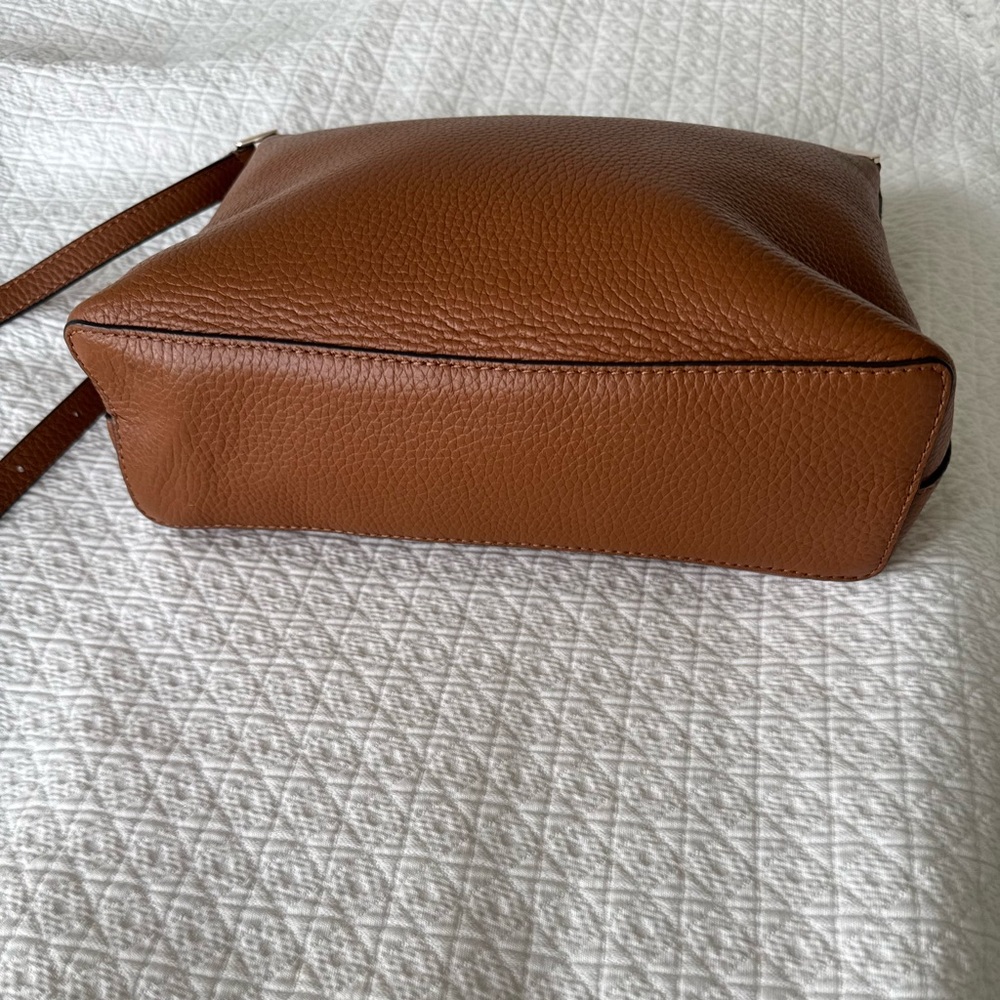 Kate Spade Harlow crossbody, brown pebbled leather, zipper closure, Int pockets - Picture 9 of 13